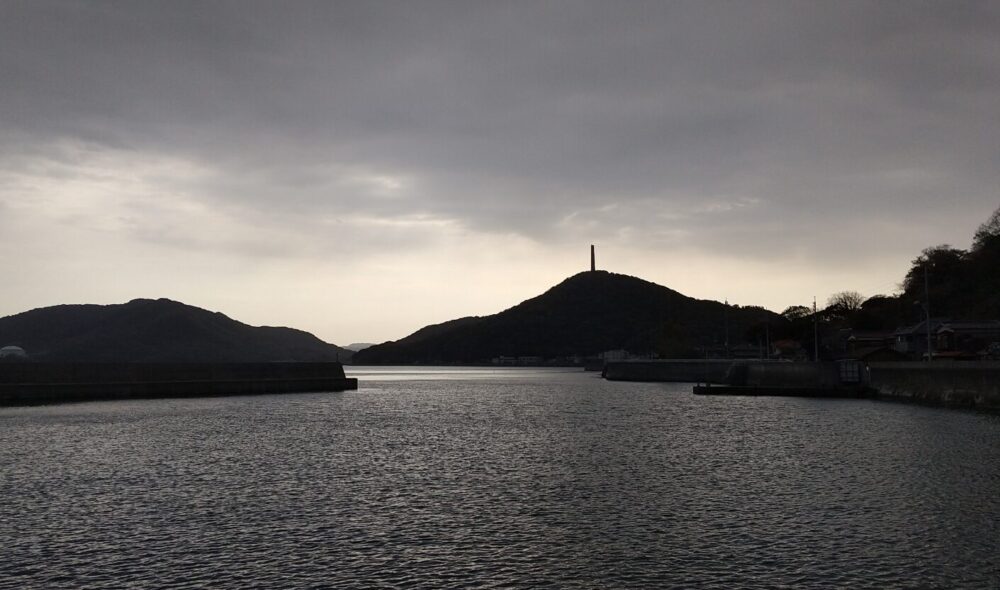 粭島(すくもじま )