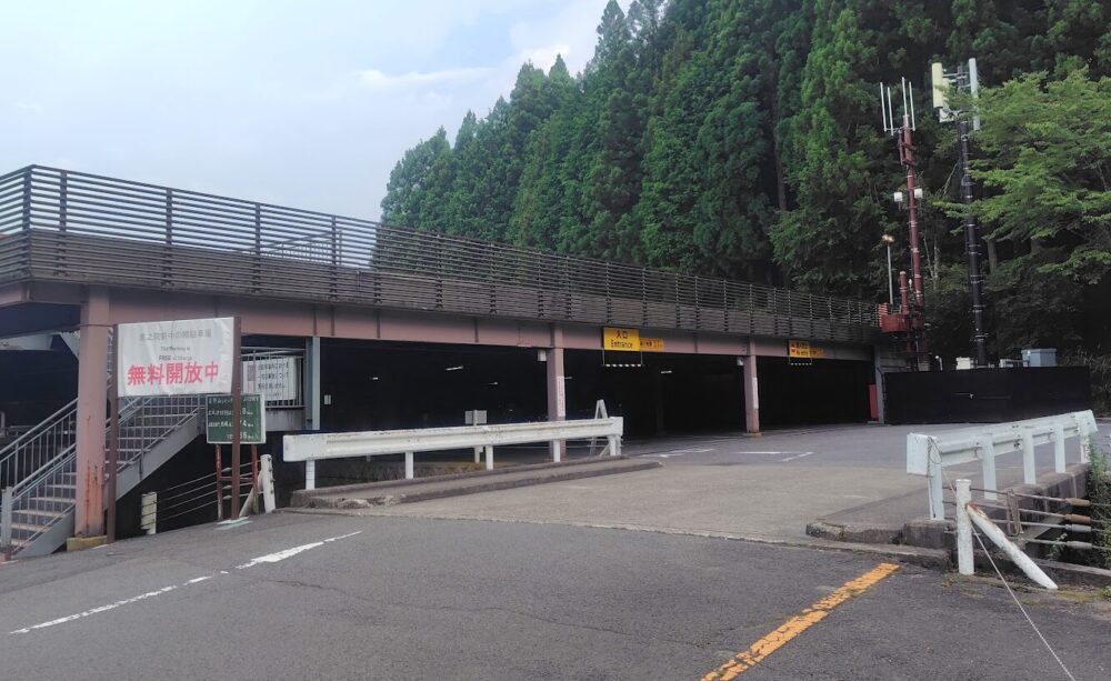 奥の院駐車場