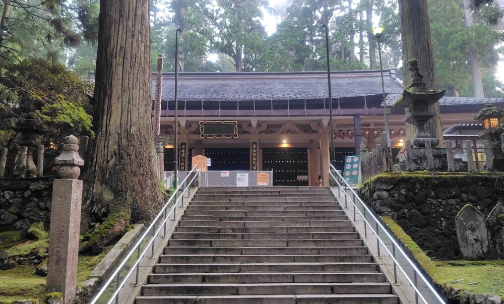 奥の院