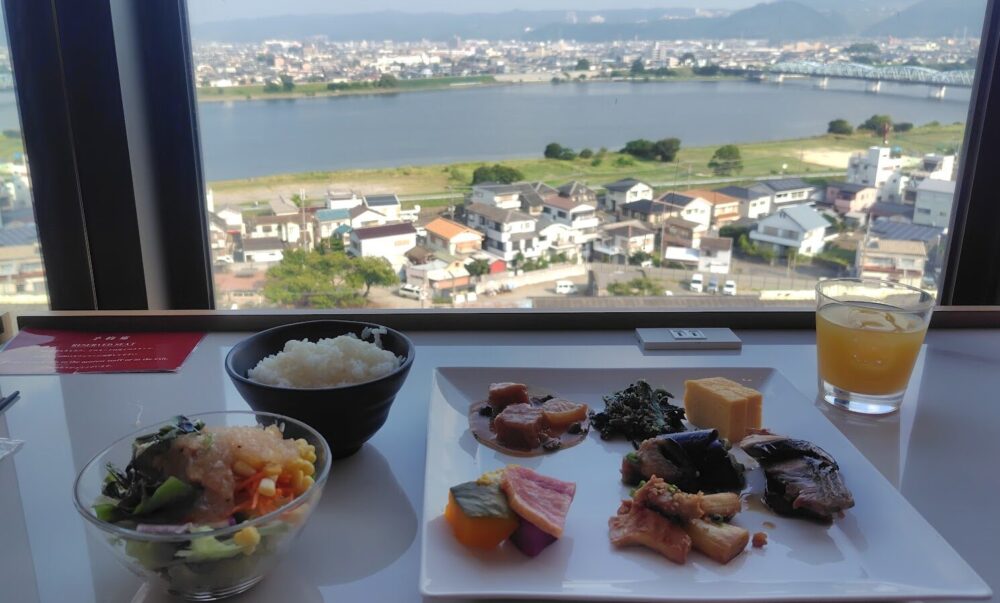 朝食
