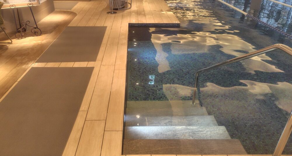 室内プール