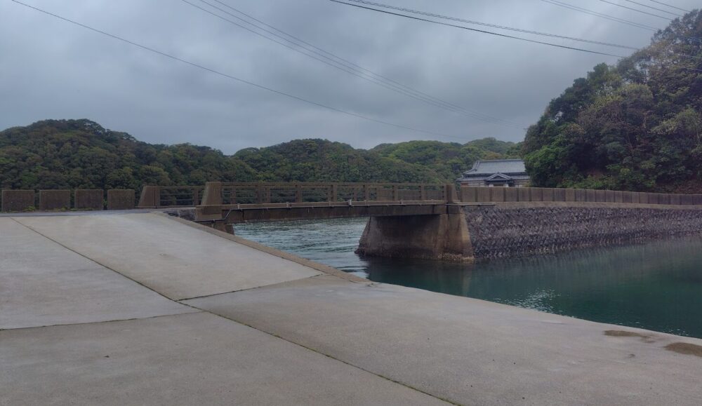 鼕泊(とうどまり)島