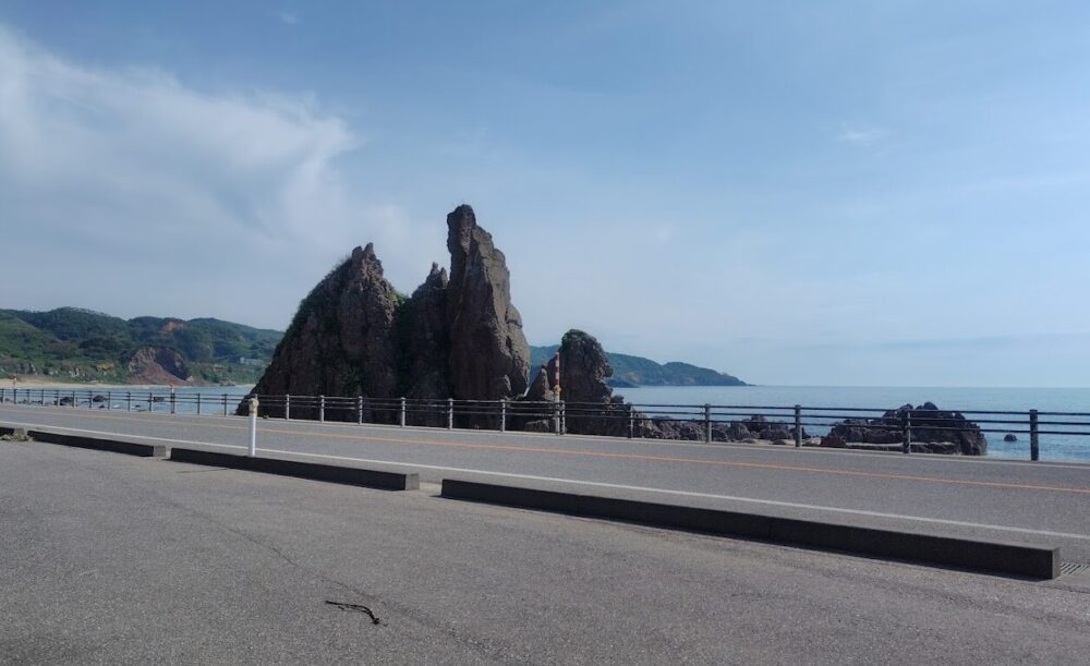 権現岩（トトロ岩）