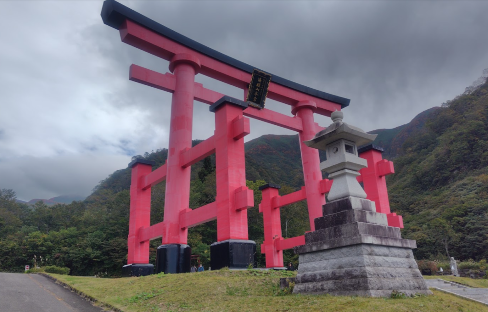 湯殿山神社　鳥居
