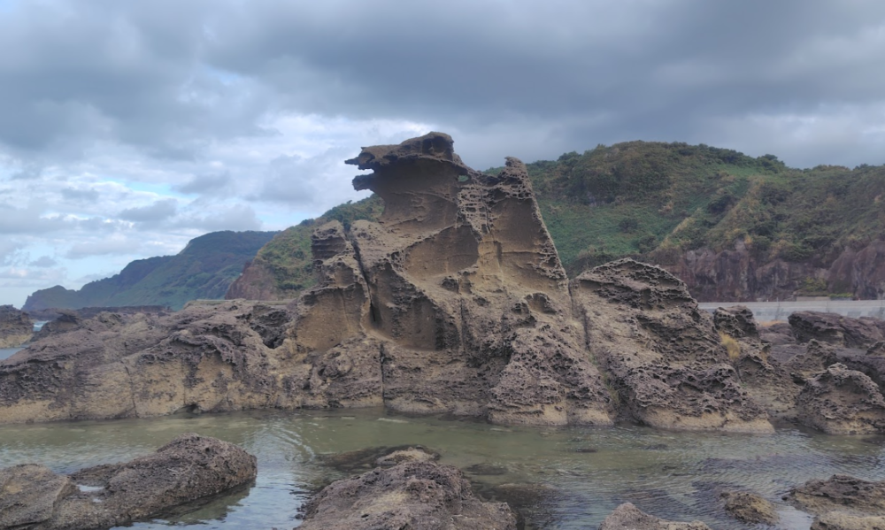 ゴジラ岩